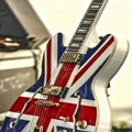 Prodata gitara Noela Galagera za 12.000 funti