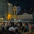 Usred izbornog slavlja Novi Sad zastao na 16 minuta: Trg slobode utihnuo u znak sećanja na žrtve nadstrešnice