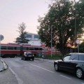 Još u kvaru pružni prelaz u Paraćinu: Automatski polubranici nisu popravljeni uprkos obećanju iz „Železnica“ (foto)