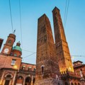 Kosi toranj u Bolonji iz 12. veka preti da se sruši