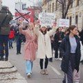 Studenti na kratko blokirali najprometniju raskrsnicu u Nišu (VIDEO)