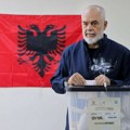 Albanci danas glasaju na parlamentarnim izborima, svojevrsnom testu za približavanje EU