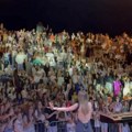 Breskvica videla u publici devojku u kolicima: Prekinula odmah koncert i sišla sa bine, evo šta je uradila