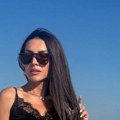 Čipka i izvajane noge: Voditeljka RTS-a zanosna na letovanju - oglasila se sa rajskog mesta (foto)