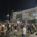 NA PROTESTU ISPRED POLICIJSKE UPRAVE VALJEVO GRAĐANI TRAŽILI OSTAVKU NAČELNIKA POLICIJE