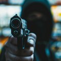 S maskom na kojoj su likovi iz crtanog u pljačku Potraga je u toku jer je orobio kladionicu uz pretnju nožem