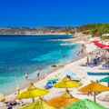 Bojan alarmirao sve Srbe, nestala devojčica (4) na plaži u Grčkoj: Usledio je obrt
