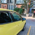 VIDEO: Ispred Filozofskog jutros mirno - policija i dalje čuva ulaz, vidljivi znaci jučerašnjeg sukoba