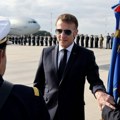 Makron šalje ratni brod na Grenland: Francuska upozorila na "novi kolonijalizam"