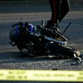 Stravična nesreća kod Velike Plane: Motociklista izgubio kontrolu u krivini i poginuo na mestu!