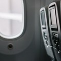 Horor na letu Solun–Minhen: Srbin (61) skoro ispao iz aviona kroz oštećeni prozor, spasili ga putnici