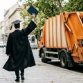 Četiri godine radio kao radnik gradske čistoće da bi sebi platio fakultet - a onda je diplomirao pravo: Njegov potez sada…