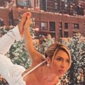 (Video) Jovana Jeremić podigla nogu U studiju pinka, svi U šoku! Pokazala šta radi pre početak jutarnjeg, grudi se jedva drže…