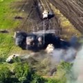 Gore tenkovi i zapadna vozila: Ruska vojska uništila još jednu kolonu ukrajinske vojne tehnike (video)