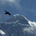 Srušio se helikopter kod Mont Everesta: Turisti razgledali najviši planinski vrh - šest žrtava nesreće