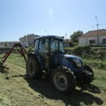 Uređenje zelenih površina u gradu redovno uprkos visokim temperaturama