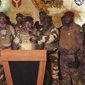 Hunta izabrala tranzicionog lidera: Na čelu Gabona general, svrgnuti predsednik u kućnom pritvoru