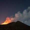 (VIDEO) Vulkan Etna ponovo izbacuje pepeo i lavu