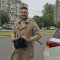 Ljuba Perućica stigao u besnom džipu, izvodi ćerku i ženu iz privatnog porodilišta: Najavio veliko slavlje