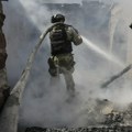 U ruskim napadima na Ukrajinu ranjeno nekoliko osoba, Ukrajinci pogodili rafineriju na jugu Rusije
