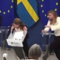 Ministarka se srušila uživo pred kamerama: Snimak iz Švedske obišao svet (video)