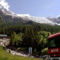 Katastrofa na: Auto-putu Lančani sudar kamiona paralisao saobraćaj pred ulazom u Frejus tunel: Kamiondžiji se bore za život