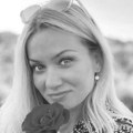 Preminula prelepa anica (42), iza sebe ostavila muža i dete: Građani neutešni: "Ako je postojao anđeo na zemlji to je bila ona"…