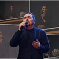 Zaljubljen do ušiju! Kebin sin nakon razvoda, prošetao novu devojku na tatinom koncertu (foto)