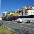 Naprednjaci kreću organizovano za Ćacilend da podrže predsednika: Autobusi se pune zaposlenima iz javnog sektora (VIDEO)