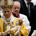Папа лакс 14. Предовдио божићну мису: Одбијање сиромашних је одбијање Бога