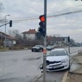 Misteriozni udes u Kaluđerici: Auto se slupao, vozač ga izgurao na trotoar pa "nestao"