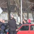 Tuča ispred prostorija SNS-a u Boru, intervenisala policija