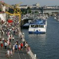 Београдски карневал бродова поподне између Куле Небојша и Бранковог моста