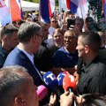 Vučić obilazio seoski put između Donjeg i Gornjeg Sinkovca, ponovio ista obećanja od pre