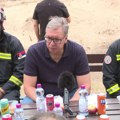 Vučić: Odlikovaću mnoge vatrogasce, zahvaljujući njima nema žrtava