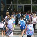 Šta je sve novo od ove školske godine: Ključna novina za ove 2 generacije osnovaca, a evo šta se dešava sa zabranom upotrebe…