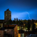 Superćelijska oluja u serijama protutnjala Srbijom! Novo nevreme u toku noći, deo Beograda ostao u mraku (foto, video)