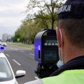 Pijani vozači divljali u Valjevu: Vozač (21) za manje od 10 minuta prošao na dva crvena svetla, drugi vozio "renoa" sa skoro…