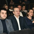 Ivica Dačić na koncertu danice Crnogorčević: Političar došao sa sinom Lukom u dvoranu (foto)