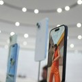 Apple u problemima, više nije ni u top 5: iPhone beleži pad u Kini dok lokalni rivali rastu