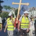Studenti TF “Mihajlo Pupin” iz Zrenjanina krenuli peške na protest u Novi Bečej! Šetnja do Novog Bečeja