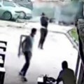 Пуцњава испред кафића усред бела дана! Испливао снимак обрачуна у Високом, камере све забележиле: Ево ко је пуцао, а ко је…