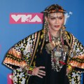 Madona šokirala svet: Postaje učiteljica (VIDEO)