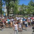 VIDEO: Novi protest zbog pogibije deteta i njegovog dede u Bačkoj Palanci, ceo razred na skupu