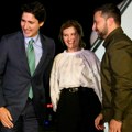 Zelenski stigao u posetu Kanadi: Trudo na aerodromu dočekao ukrajinskog predsednika i njegovu suprugu
