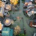 Izlio se Dunav kod Novog Sada, poplavljene vikendice na Kamenjaru i Ribarcu