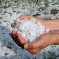 Snažno nevreme zahvatilo Sloveniju: Pljuskovi, jak vetar i grad veličine oraha