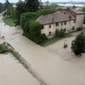 Beba i baka nestale u poplavi, roditelji se spasli izlaskom na krov: Drama u Italiji, u toku potraga za njima