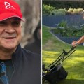 Novak usred Vimbldona peva "Kosi tata, kosim ja": Kopira oca Srđana, pogledajte hit snimak