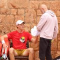 Janik Siner nas sve pravi ludima: "Doping doktor" opet u njegovom timu, a pravi se nevin